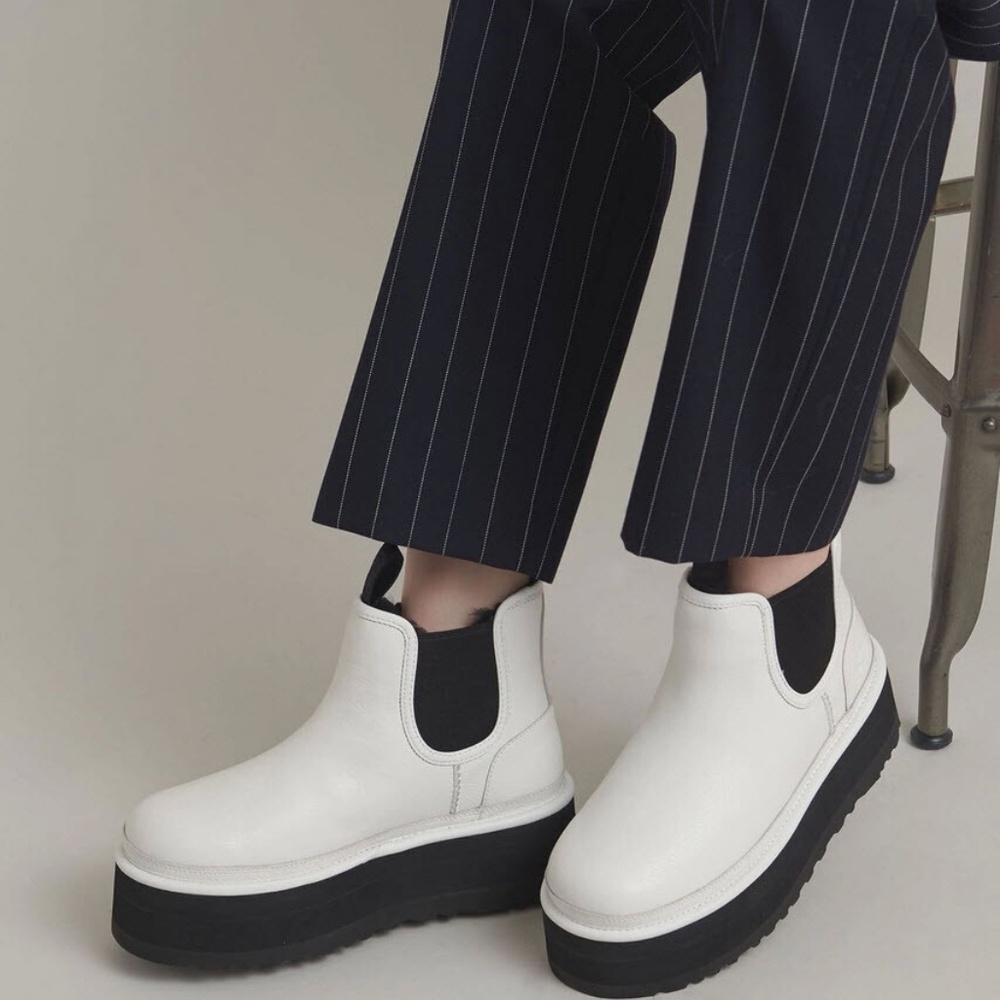 UGG Neumel Platform Chelsea White Leather Boots Australian lamb fur lining Sz 12